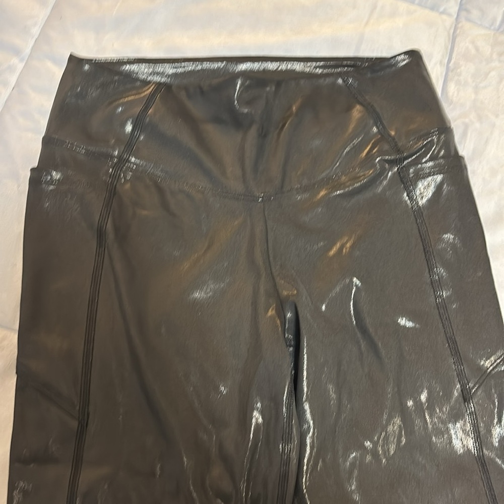 VS PINK Active shiny black leggings size medium - Picture 3 of 3